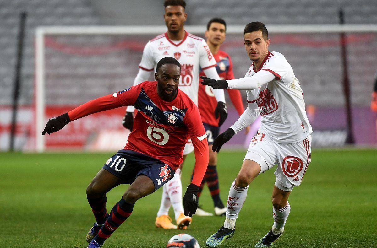 篮正全力以 篮正全力以